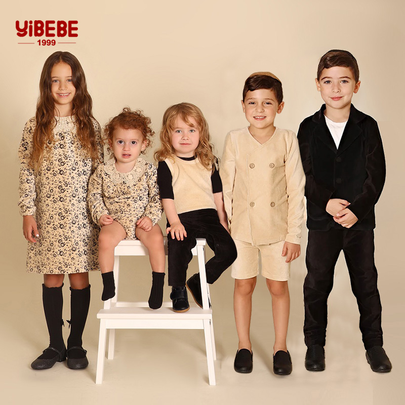 Winter Clothing Kids - طقم ملابس عائلية أنيق من القطيفة